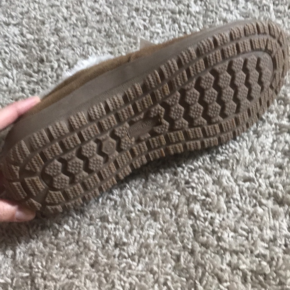 NWT Minnetonka Women's Suede Shoes sz 10 Tan Beige Camel - Picture 6 of 7